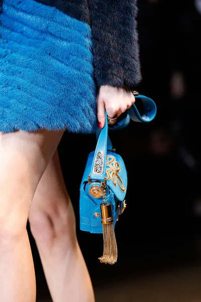 Look 15